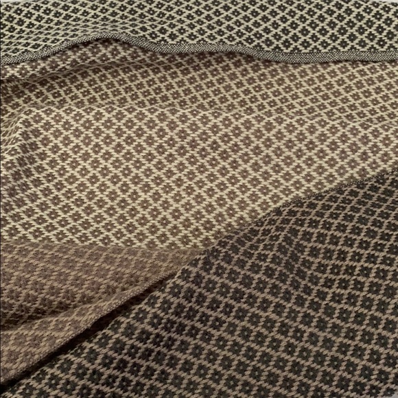 Tahari scarf - Picture 2 of 4